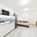 Borivojova 63