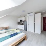 Borivojova 63 *
