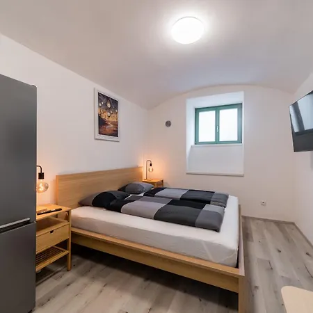 Lejlighed Borivojova 63 *